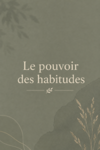 Femme souriante adoptant des habitudes positives dans son quotidien