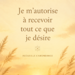 Femme souriante dans un environnement naturel, symbolisant l'ouverture à ses désirs.