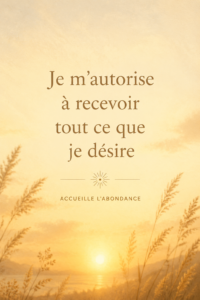 Femme souriante dans un environnement naturel, symbolisant l'ouverture à ses désirs.