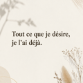 Femme méditant en pleine nature, utilisant des affirmations pour manifester ses désirs.