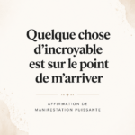 Femme méditant dans un espace chaleureux, envoyant des intentions positives pour manifester ses rêves
