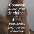 Un groupe de femmes souriantes partageant des moments de joie, illustrant la chance dans les relations humaines.