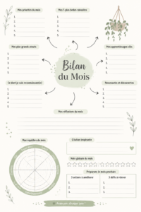 Template de révision mensuel sur une table en bois