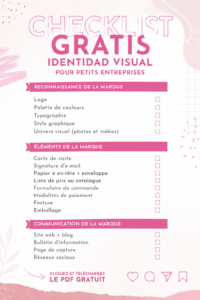 Une femme créative examinant une checklist pour son identité visuelle de petite entreprise.
