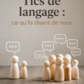 Femme discutant avec assurance en utilisant des gestes de communication