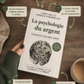 Couverture d'un livre sur la psychologie de l'argent avec des illustrations inspirantes.