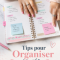 Femme travaillant dans un bureau organisé, utilisant des astuces de productivité.