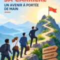 Femme souriante planifiant sa carrière avec un carnet et un stylo