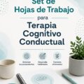 Femme utilisant des feuilles de travail pour son bien-être mental, dans un cadre chaleureux et apaisant.