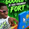 Femme souriante avec un agenda, symbolisant l'organisation du temps.