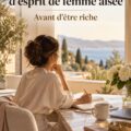 Une femme souriante réfléchit à sa réussite, symbolisant l'état d'esprit des femmes riches.