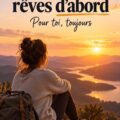 Femme méditant avec un carnet, réfléchissant à ses rêves