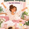 Femme souriante méditant au matin devant sa fenêtre, symbole d'une routine matinale apaisante.