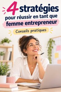 Une femme entrepreneure souriante travaillant sur son projet avec des notes et un ordinateur.
